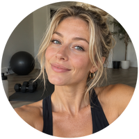 Eleanor M.| Pet Lifestyle & Gift Curator