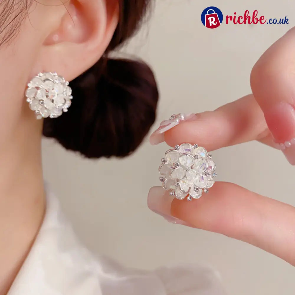 💎 2026 Sale, Over 52,000 Sold!✨ Elegant Floral Stud Earrings – Sparkling Detail & Lightweight Comfort 🌸 - White