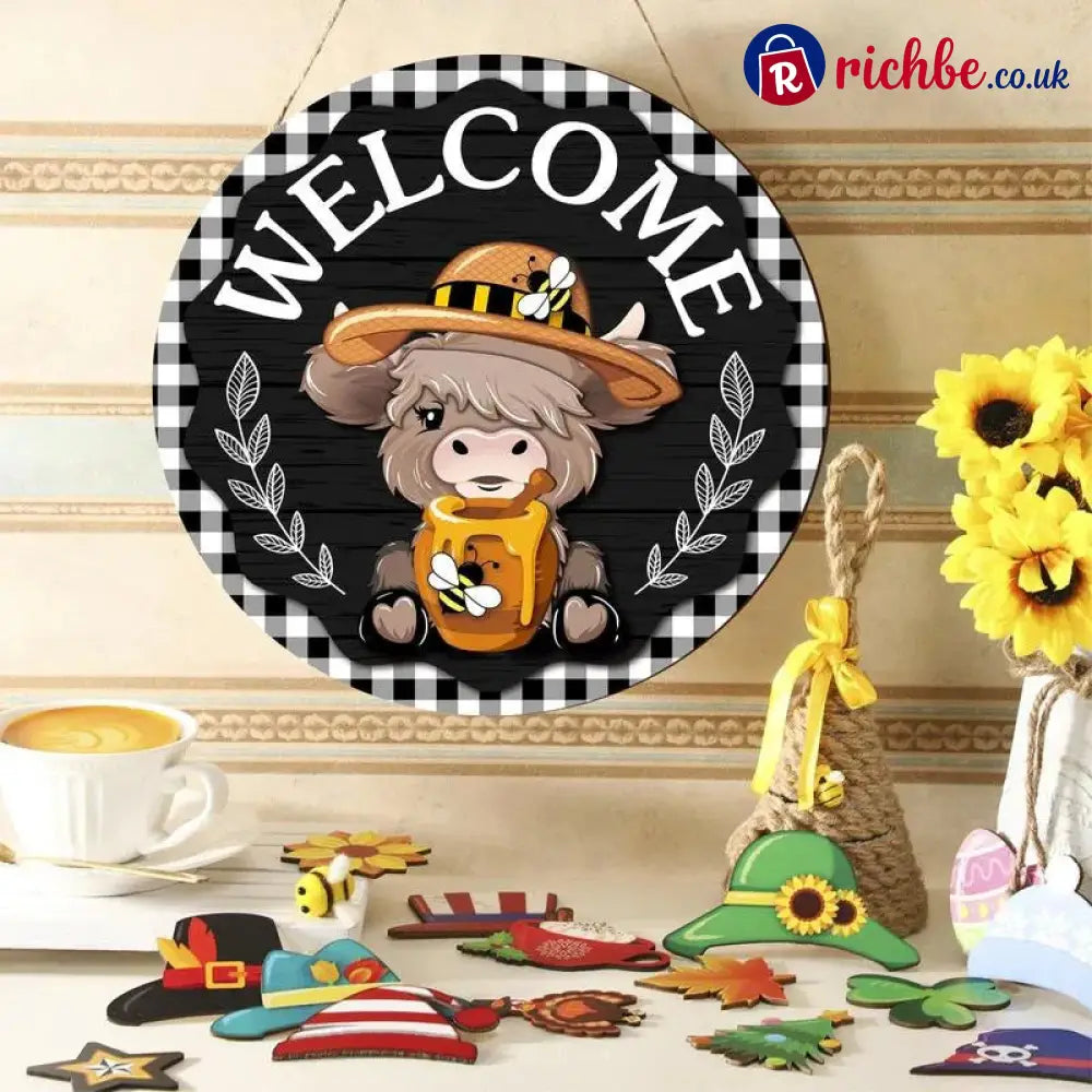 🐮 35-Piece Interchangeable Highland Cow Welcome Sign – Seasonal Magnetic Door Decor