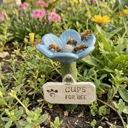 🌸Flower-Shaped Resin Bee Watering Station🐝