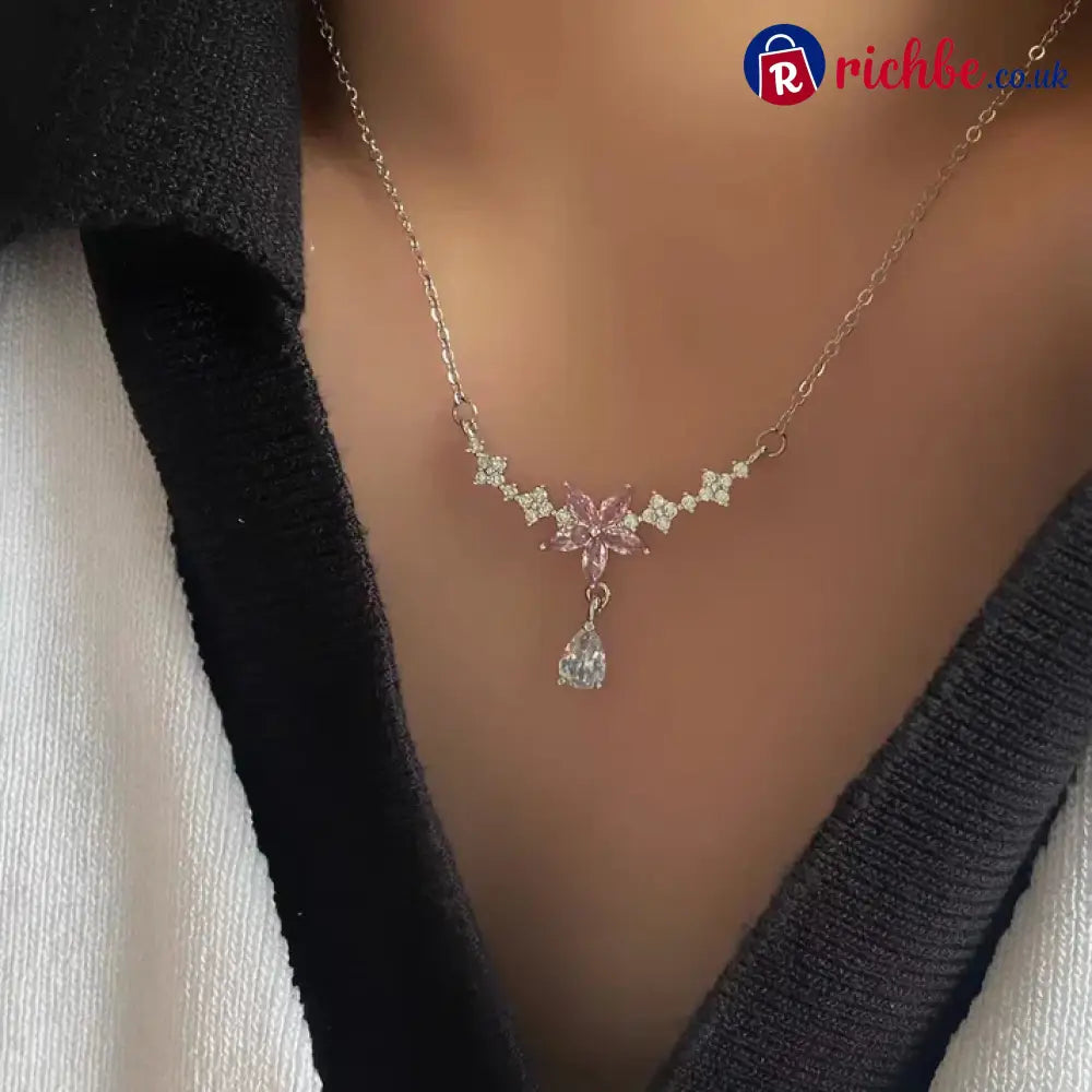 🌸🌟Bridgerton Inspired Floral Necklace
