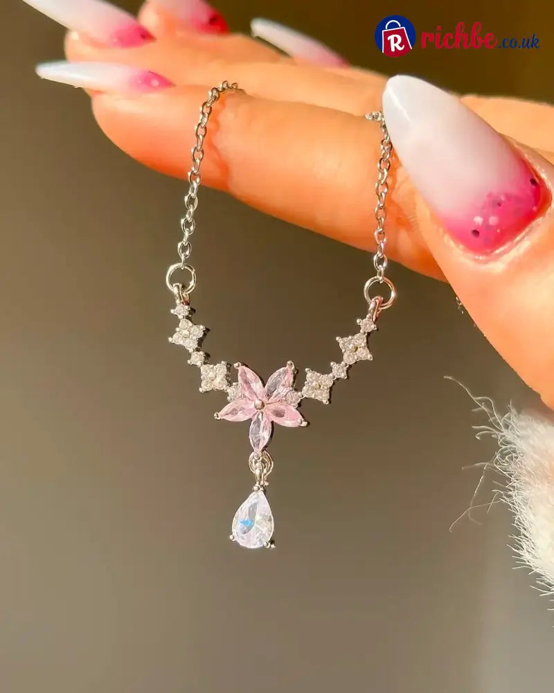 🌸🌟Bridgerton Inspired Floral Necklace