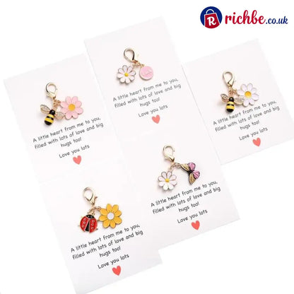 ✨Crafted by Hand-20 Sets Hug Favors(🦋Butterfly Ladybird Flower Bee) - 🐝5 Sets(5 Card + 5 keyring) / ⚡Super fast