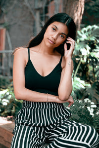 Elara，Quirky Daily Gadget Blogger