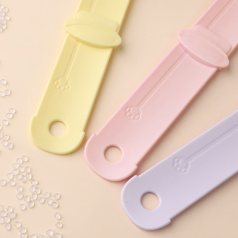 🥳HOT SALE🥳💞50K+ SOLD! Cat Feeder Spoon – From £6.99! BPA-free, one-hand squeeze & wide spoon. Clean feeding – grab yours! ✅